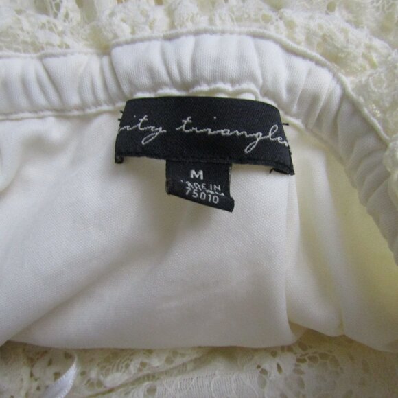 City Triangle Asymmetrical Floral Lace Dress Cream Medium Boho Feminine Romantic - Picture 10 of 11